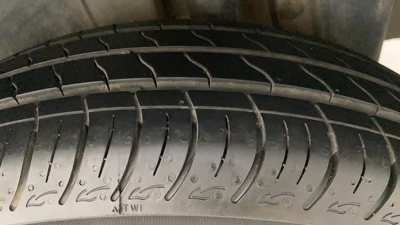 2013 Maruti Swift ZXI, Petrol, Manual, 39,406 km, Left Rear Tyre Tread