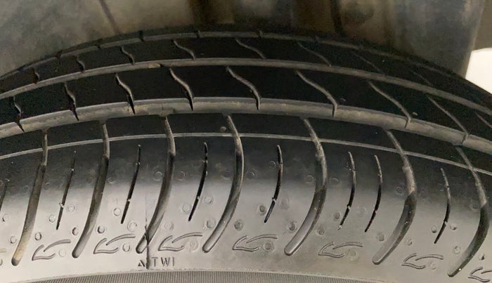 2013 Maruti Swift ZXI, Petrol, Manual, 39,406 km, Left Rear Tyre Tread
