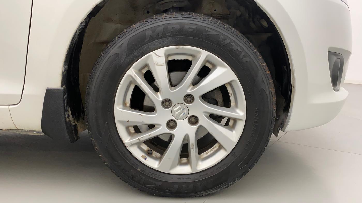 2013 Maruti Swift ZXI, Petrol, Manual, 39,406 km, Right Front Wheel