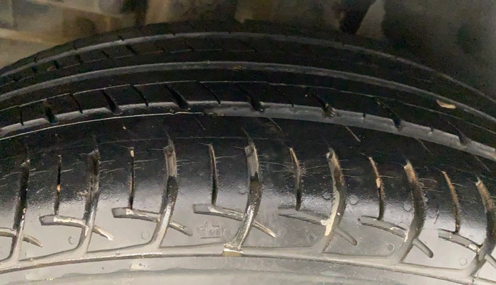 2013 Maruti Swift ZXI, Petrol, Manual, 39,406 km, Right Rear Tyre Tread