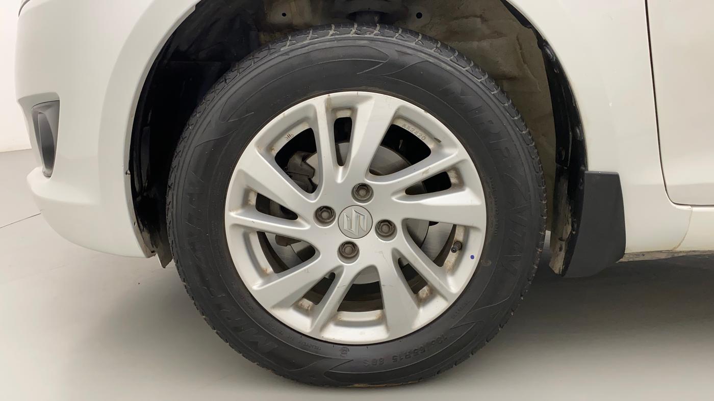 2013 Maruti Swift ZXI, Petrol, Manual, 39,406 km, Left Front Wheel