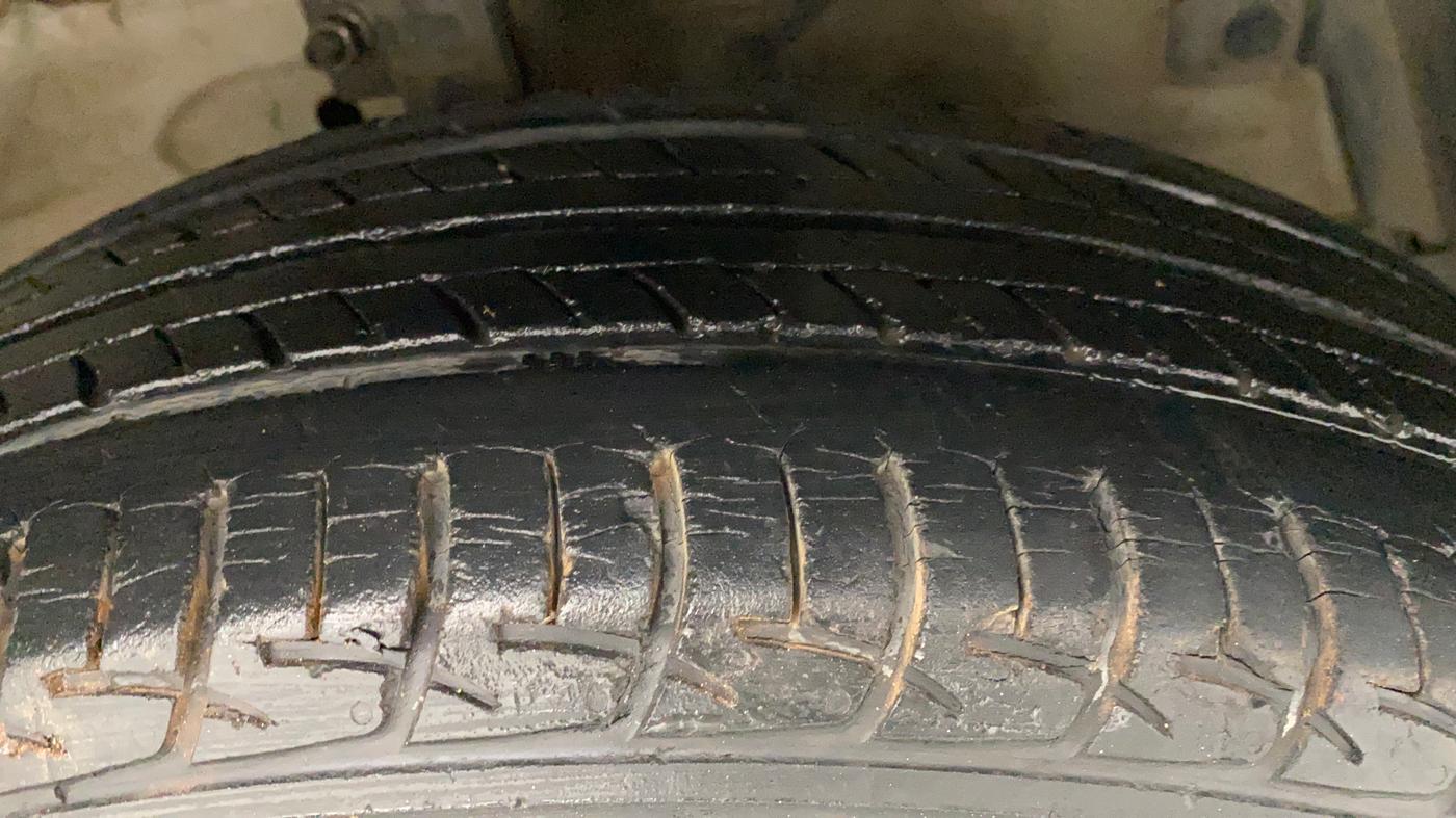 2013 Maruti Swift ZXI, Petrol, Manual, 39,406 km, Right Front Tyre Tread