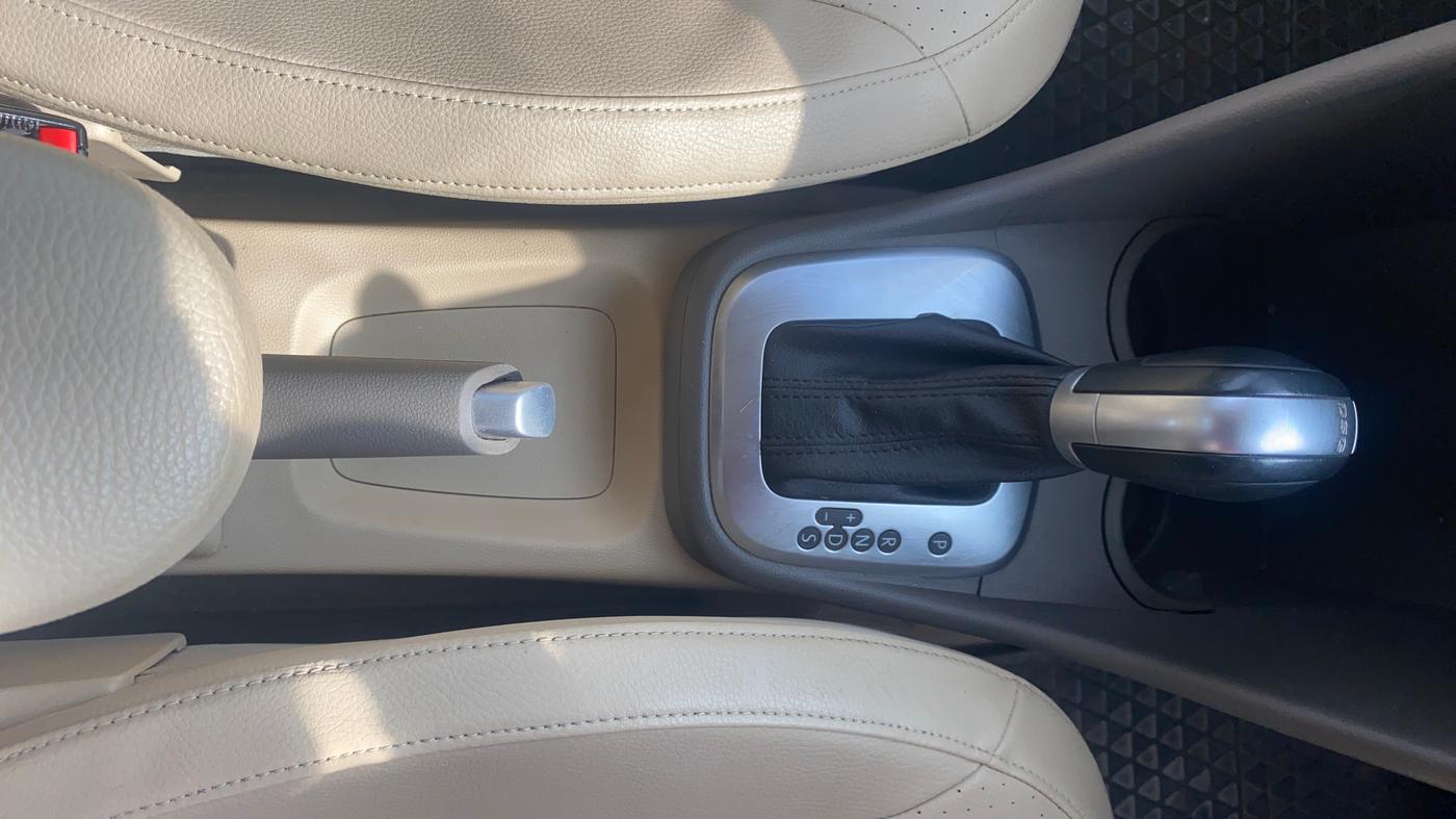 2016 Volkswagen Vento HIGHLINE PETROL AT, Petrol, Automatic, 56,101 km, Gear Lever