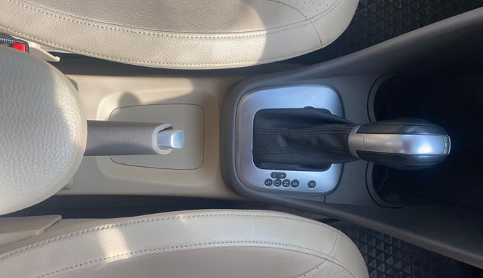 2016 Volkswagen Vento HIGHLINE PETROL AT, Petrol, Automatic, 56,035 km, Gear Lever