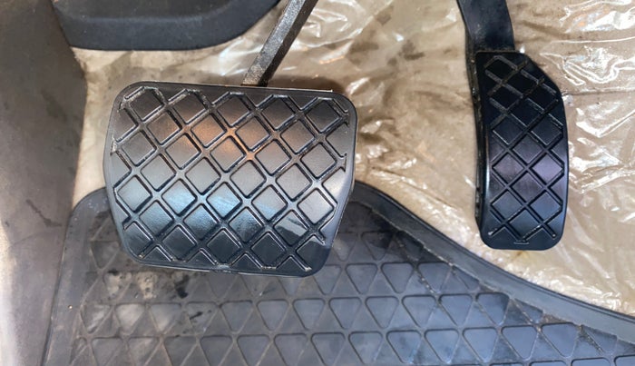 2016 Volkswagen Vento HIGHLINE PETROL AT, Petrol, Automatic, 56,035 km, Pedals