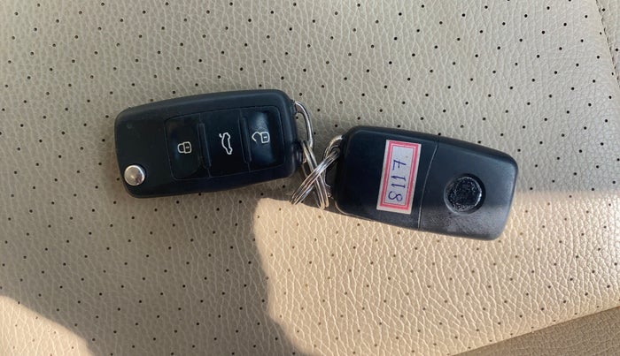 2016 Volkswagen Vento HIGHLINE PETROL AT, Petrol, Automatic, 56,035 km, Key Close Up