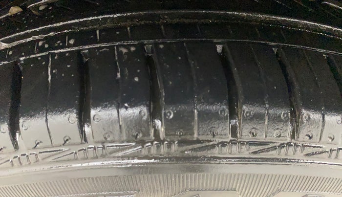 2016 Volkswagen Vento HIGHLINE PETROL AT, Petrol, Automatic, 56,035 km, Left Front Tyre Tread