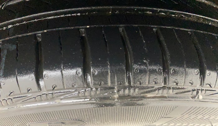 2016 Volkswagen Vento HIGHLINE PETROL AT, Petrol, Automatic, 56,035 km, Left Rear Tyre Tread