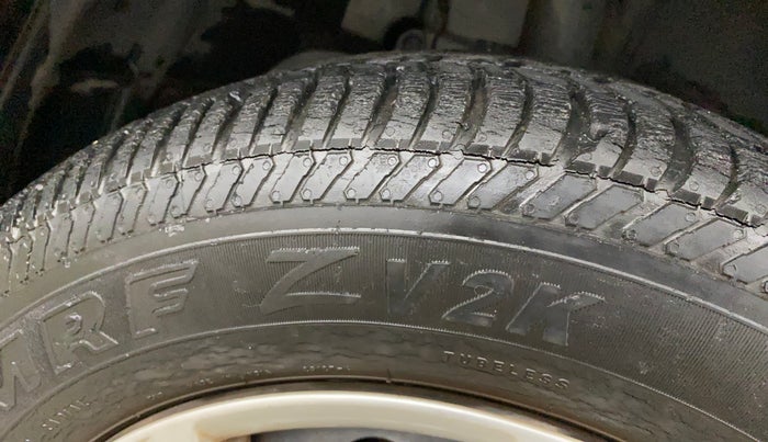 2014 Ford Ecosport TREND 1.5L PETROL, Petrol, Manual, 1,16,371 km, Right Front Tyre Tread