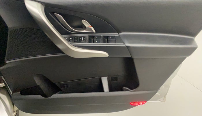 2018 Mahindra XUV500 W9 AT, Diesel, Automatic, 56,379 km, Driver Side Door Panels Control