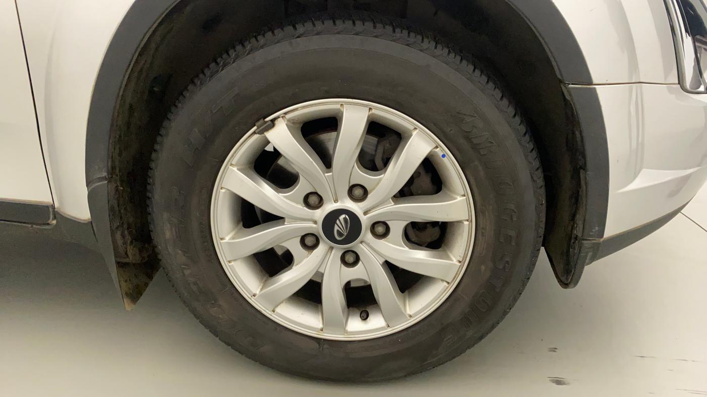 2018 Mahindra XUV500 W9 AT, Diesel, Automatic, 56,379 km, Right Front Wheel