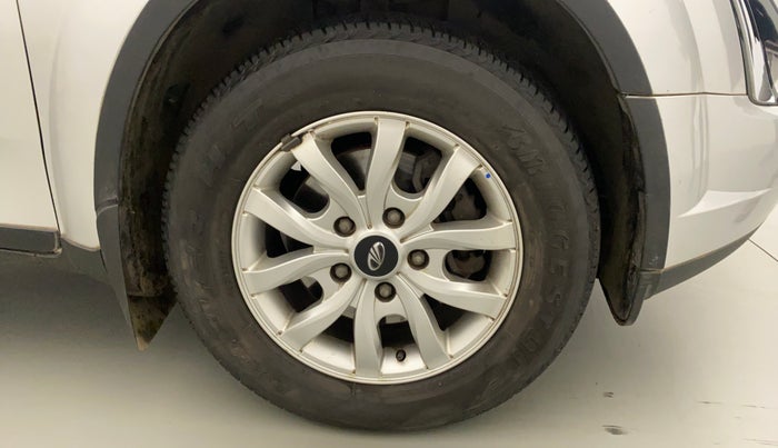 2018 Mahindra XUV500 W9 AT, Diesel, Automatic, 56,379 km, Right Front Wheel