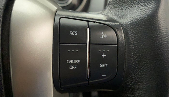 2018 Mahindra XUV500 W9 AT, Diesel, Automatic, 56,379 km, Adaptive Cruise Control