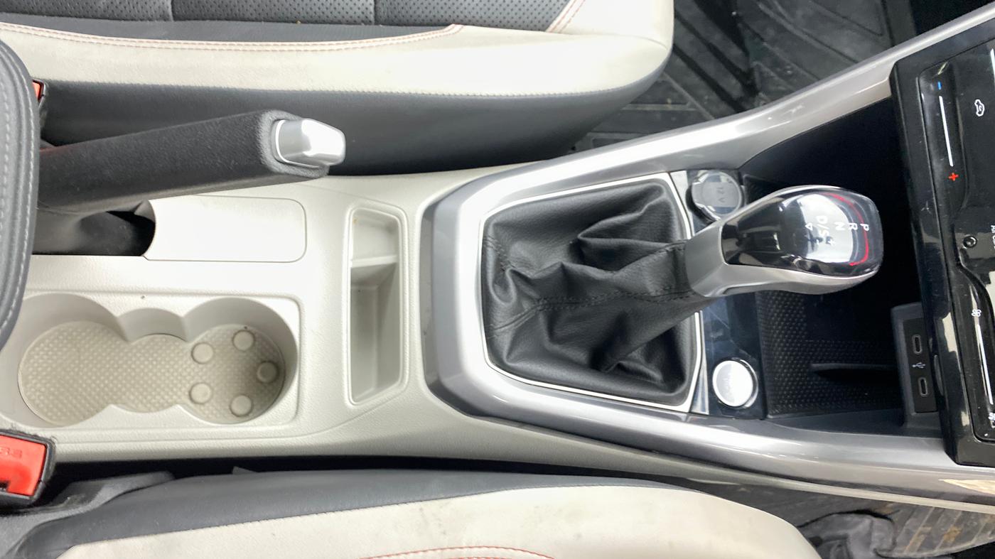2023 Volkswagen TAIGUN GT PLUS 1.5 TSI DSG, Petrol, Automatic, 26,382 km, Gear Lever