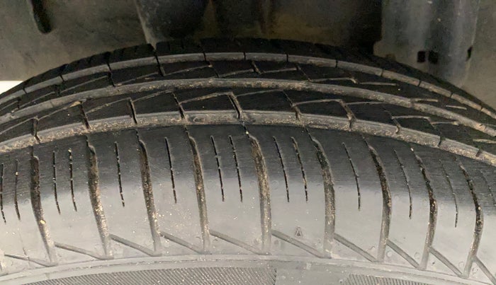 2019 Renault TRIBER RXZ, Petrol, Manual, 52,155 km, Right Rear Tyre Tread
