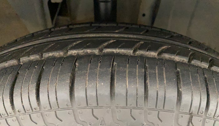 2019 Renault TRIBER RXZ, Petrol, Manual, 52,155 km, Right Front Tyre Tread