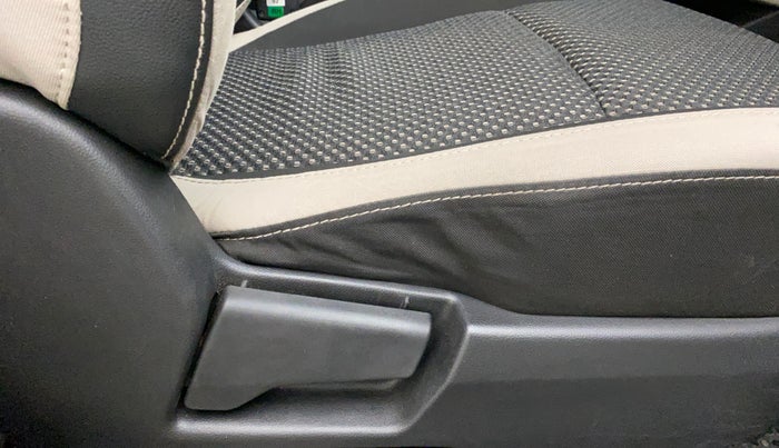 2019 Renault TRIBER RXZ, Petrol, Manual, 52,155 km, Driver Side Adjustment Panel