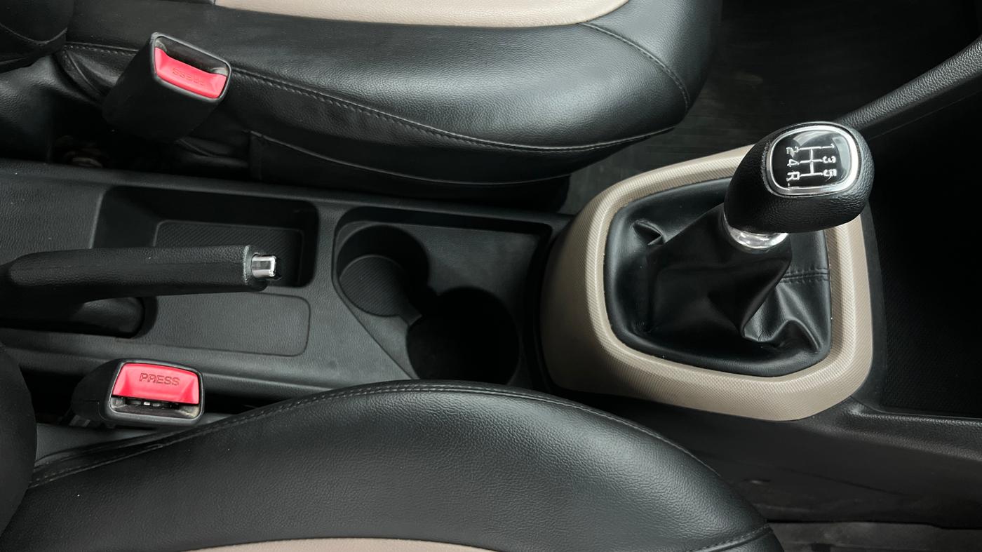 2017 Hyundai Grand i10 SPORTZ (O) 1.2 KAPPA VTVT, Petrol, Manual, 47,661 km, Gear Lever