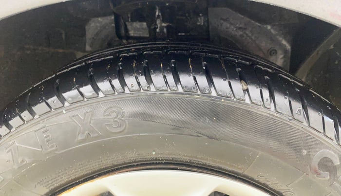 2017 Ford New Figo TREND 1.2 PETROL, Petrol, Manual, 31,904 km, Right Front Tyre Tread