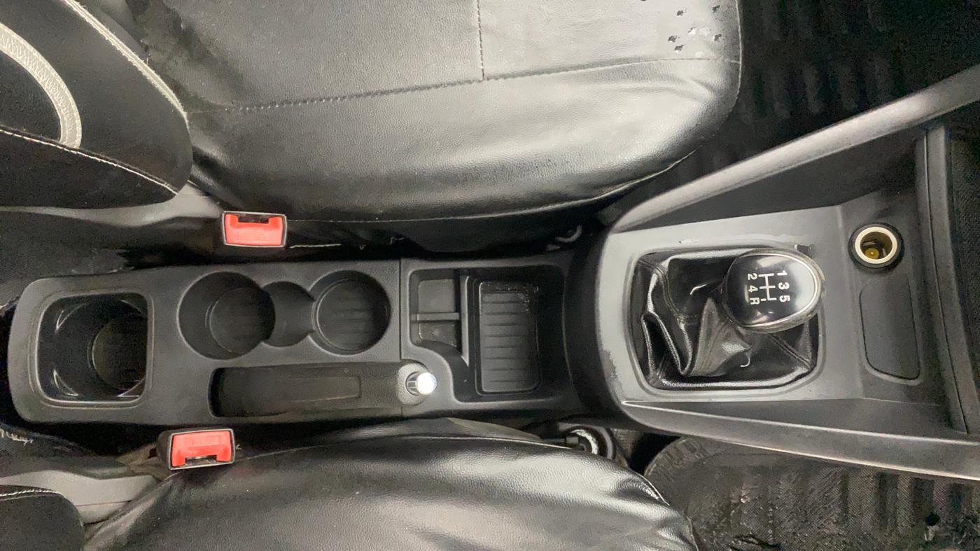 2017 Ford New Figo TREND 1.2 PETROL, Petrol, Manual, 31,904 km, Gear Lever