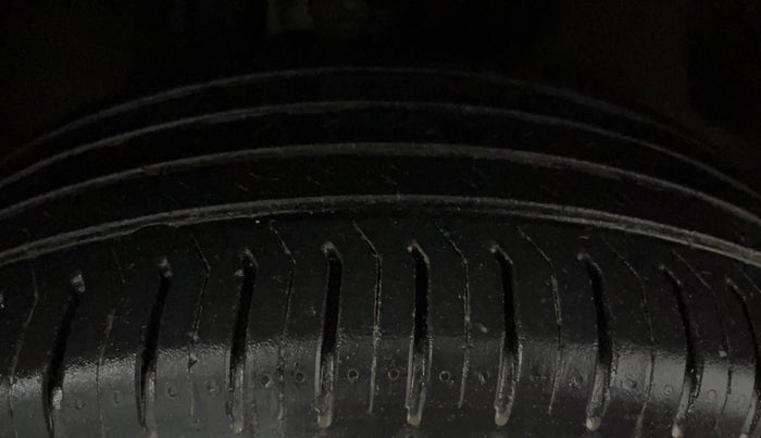 2017 Jeep Compass LIMITED 1.4 PETROL AT, Petrol, Automatic, 57,044 km, Right Front Tyre Tread