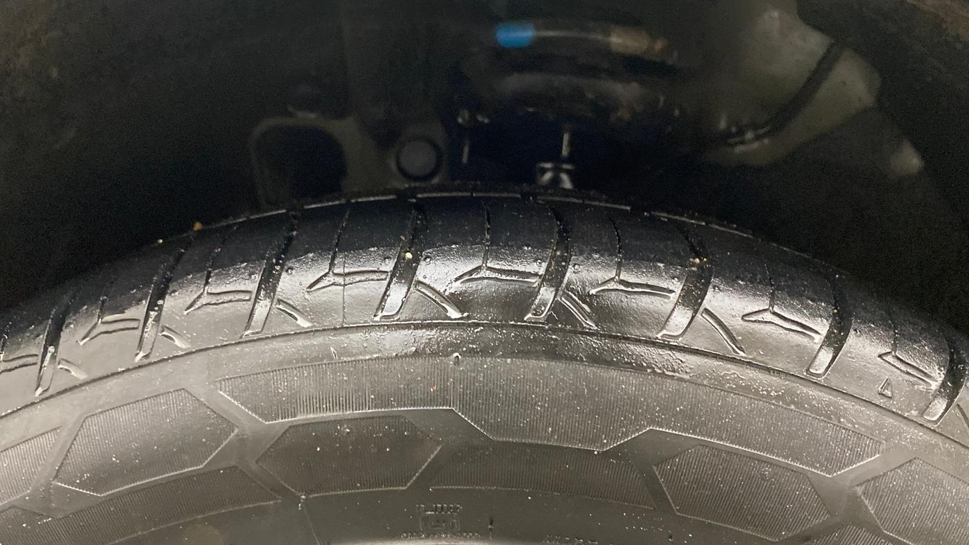 2023 Hyundai Verna  SX (O) 1.5 VTVT IVT, Petrol, Automatic, 1,15,800 km, Left Front Tyre Tread