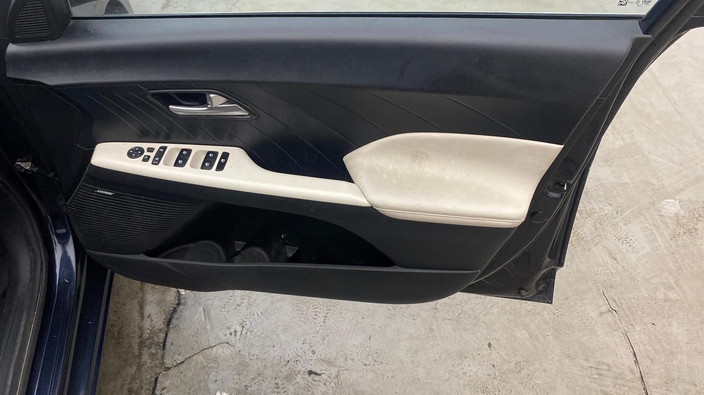 2023 Hyundai Verna  SX (O) 1.5 VTVT IVT, Petrol, Automatic, 1,15,800 km, Driver Side Door Panels Control