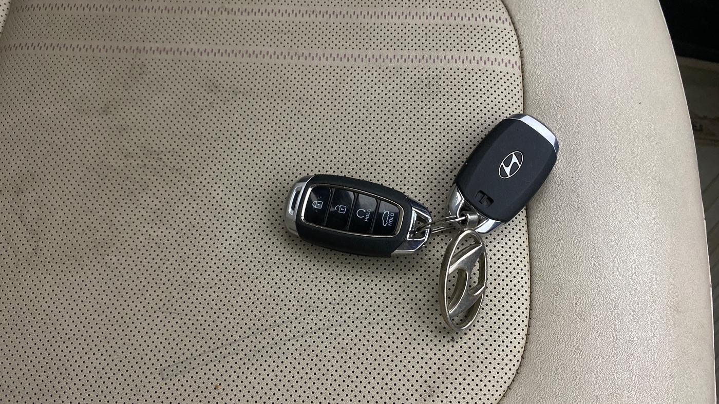 2023 Hyundai Verna  SX (O) 1.5 VTVT IVT, Petrol, Automatic, 1,15,800 km, Key Close Up