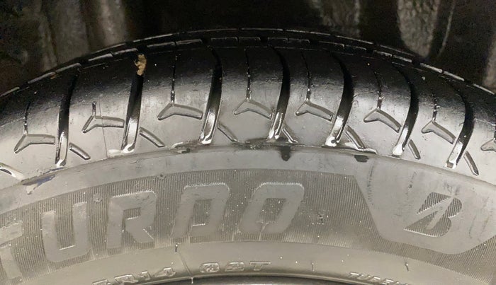 2015 Honda Amaze 1.2L I-VTEC S, Petrol, Manual, 1,45,044 km, Right Rear Tyre Tread