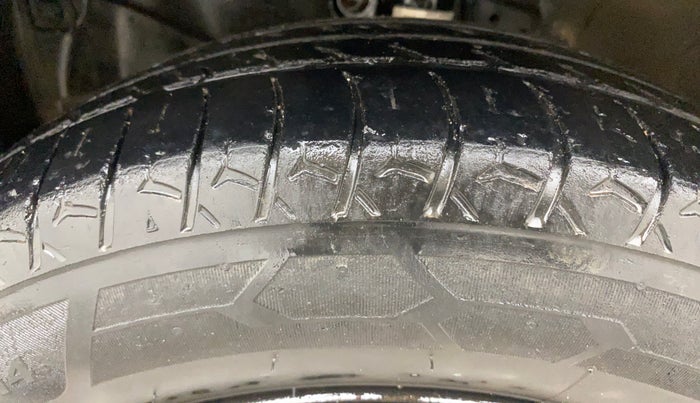 2015 Honda Amaze 1.2L I-VTEC S, Petrol, Manual, 1,45,044 km, Left Front Tyre Tread