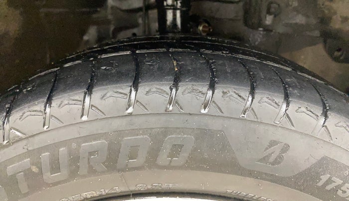 2015 Honda Amaze 1.2L I-VTEC S, Petrol, Manual, 1,45,044 km, Right Front Tyre Tread