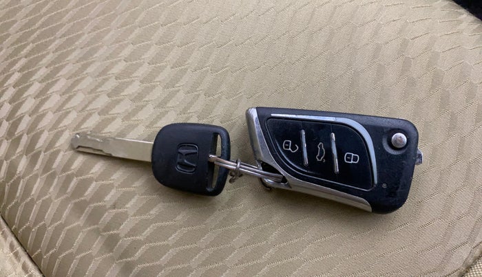 2015 Honda Amaze 1.2L I-VTEC S, Petrol, Manual, 1,45,044 km, Key Close Up