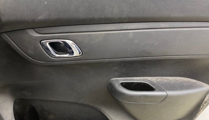 2018 Renault Kwid RXT 1.0 AMT (O), Petrol, Automatic, 76,487 km, Driver Side Door Panels Control