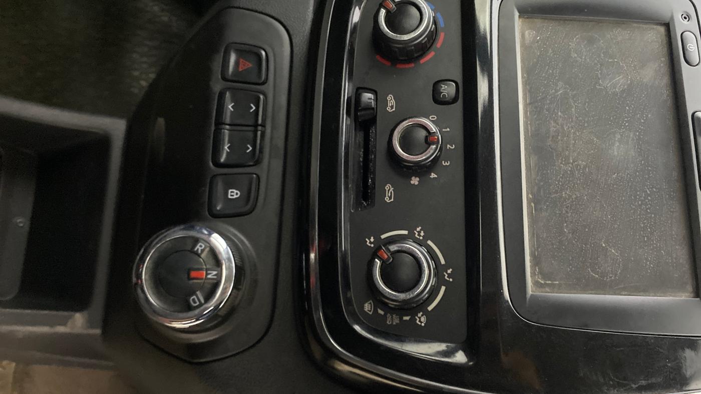 2018 Renault Kwid RXT 1.0 AMT (O), Petrol, Automatic, 76,487 km, Gear Lever