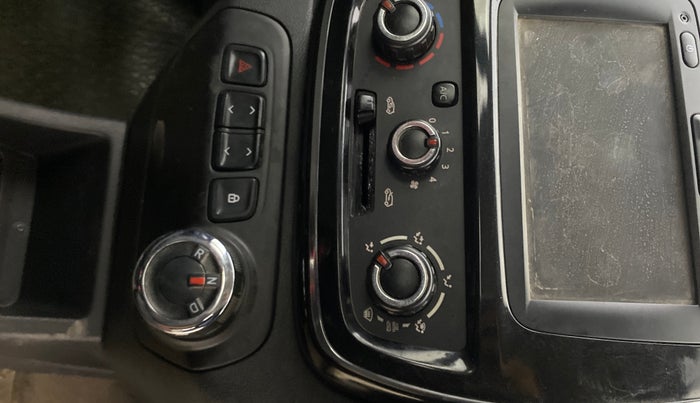 2018 Renault Kwid RXT 1.0 AMT (O), Petrol, Automatic, 76,487 km, Gear Lever