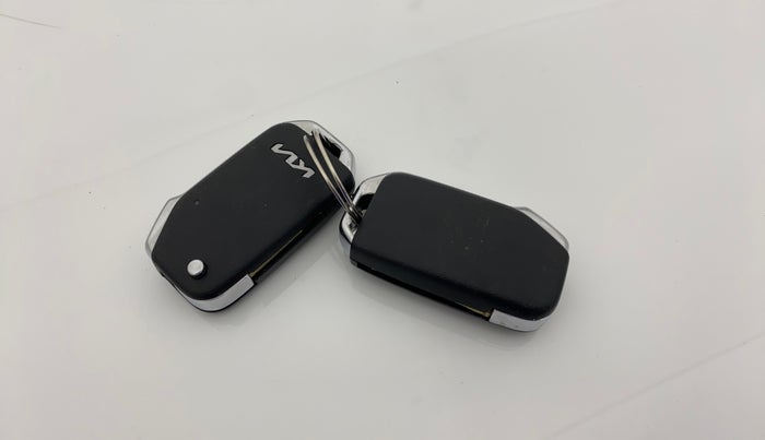 2023 KIA CARENS PRESTIGE 1.5 PETROL 7 STR, Petrol, Manual, 24,090 km, Key Close Up