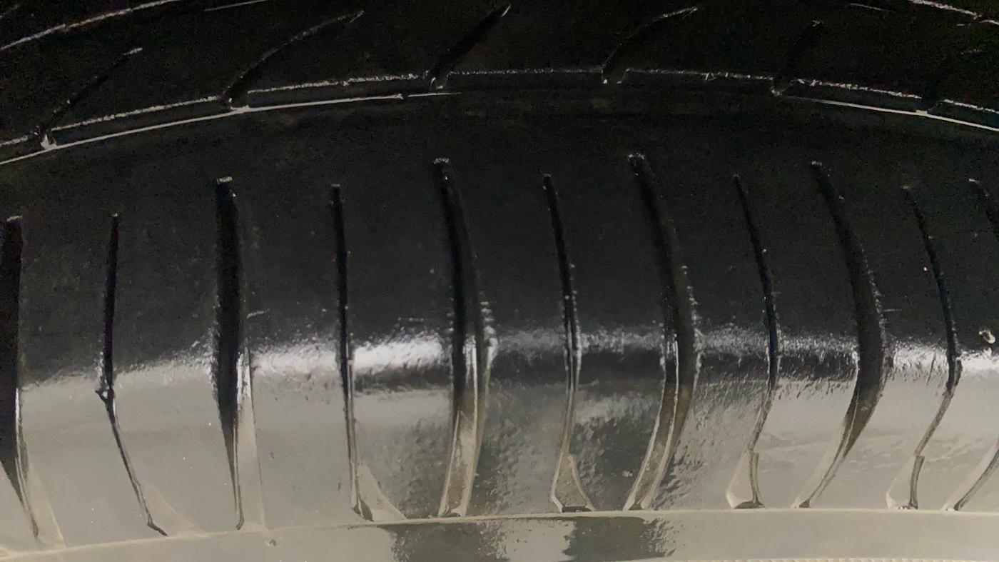 2016 Maruti Swift Dzire ZDI AMT, Diesel, Automatic, 1,19,859 km, Left Front Tyre Tread