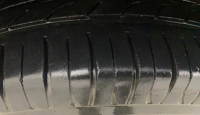 2016 Maruti Swift Dzire ZDI AMT, Diesel, Automatic, 1,19,730 km, Left Front Tyre Tread