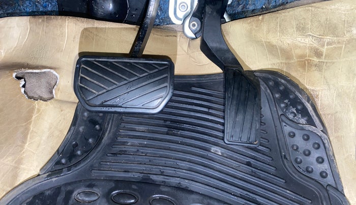 2016 Maruti Swift Dzire ZDI AMT, Diesel, Automatic, 1,19,730 km, Pedals