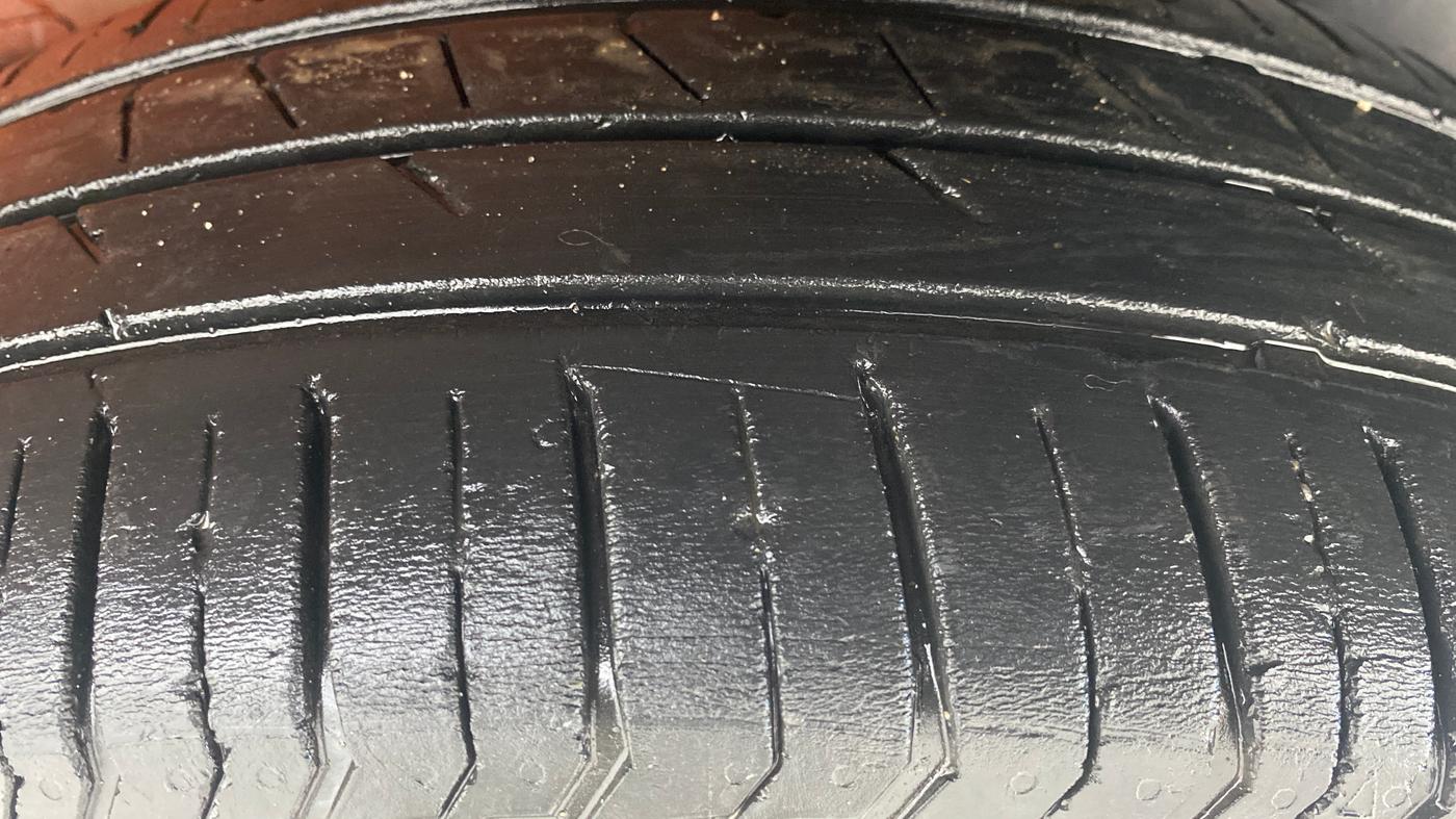 2024 Tata PUNCH ADVENTURE RHYTHM PACK AMT, Petrol, Automatic, 22,360 km, Left Rear Tyre Tread