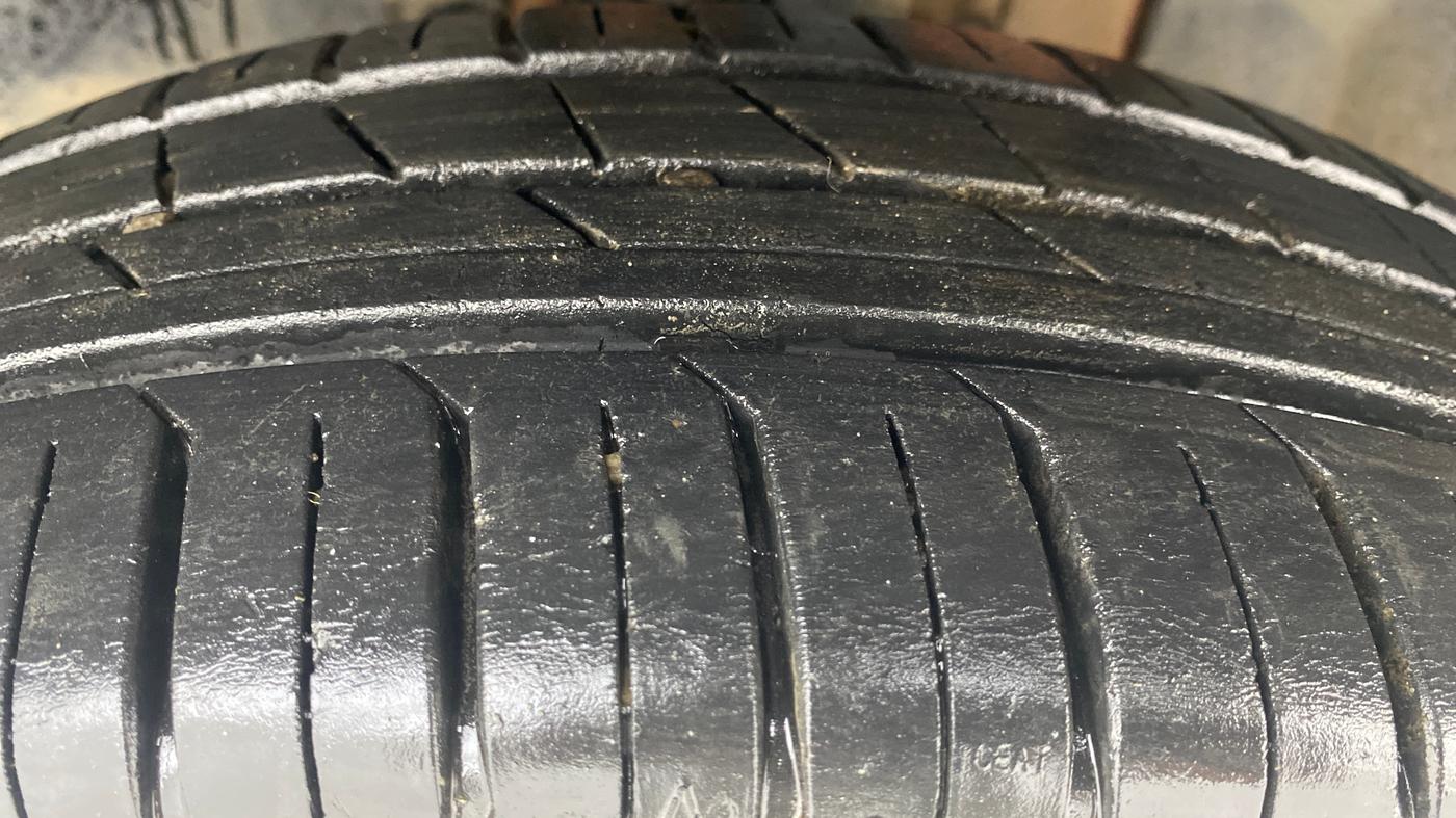 2024 Tata PUNCH ADVENTURE RHYTHM PACK AMT, Petrol, Automatic, 22,360 km, Left Front Tyre Tread