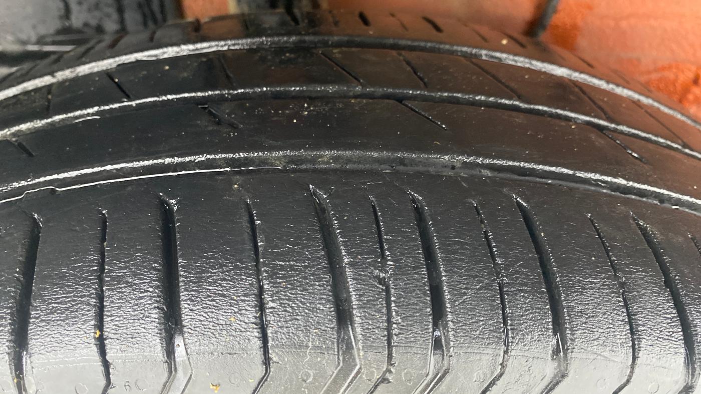 2024 Tata PUNCH ADVENTURE RHYTHM PACK AMT, Petrol, Automatic, 22,360 km, Right Rear Tyre Tread