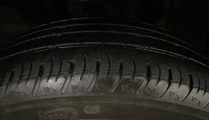 2021 Renault Kiger RXT AMT, Petrol, Automatic, 31,222 km, Right Front Tyre Tread