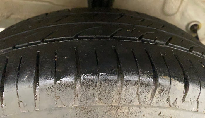 2011 Toyota Etios Liva VX, Petrol, Manual, 35,131 km, Right Rear Tyre Tread