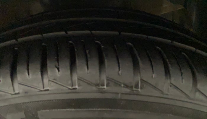 2022 Hyundai GRAND I10 NIOS SPORTZ 1.2 KAPPA VTVT CNG, CNG, Manual, 28,071 km, Left Front Tyre Tread