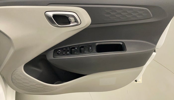 2022 Hyundai GRAND I10 NIOS SPORTZ 1.2 KAPPA VTVT CNG, CNG, Manual, 28,071 km, Driver Side Door Panels Control
