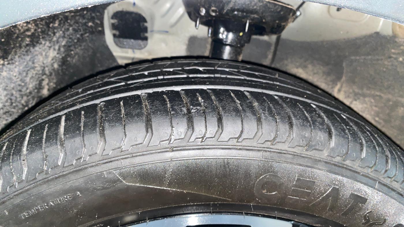 2023 Hyundai NEW I20 ASTA (O) 1.2 IVT, Petrol, Automatic, 8,812 km, Left Front Tyre Tread