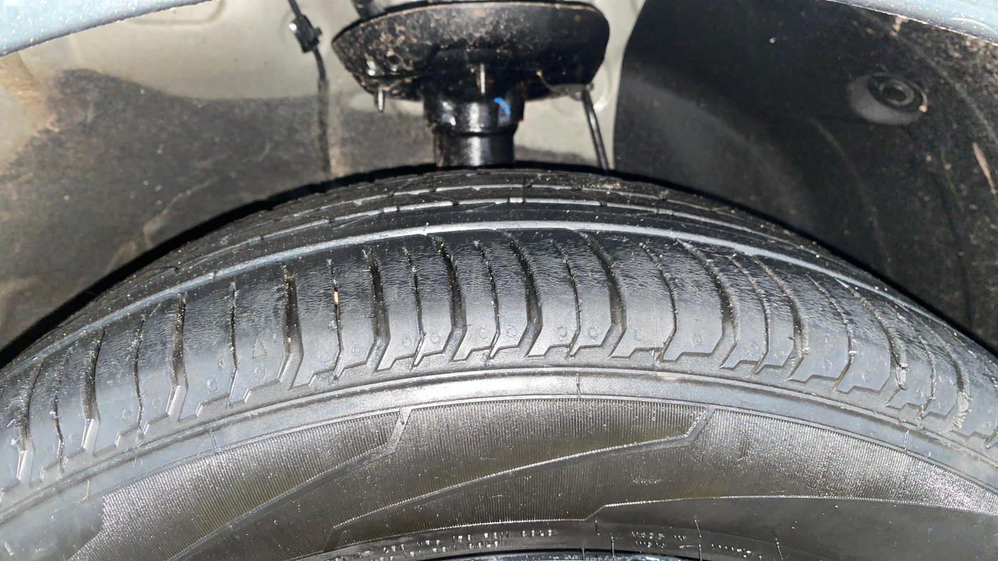 2023 Hyundai NEW I20 ASTA (O) 1.2 IVT, Petrol, Automatic, 8,812 km, Right Front Tyre Tread