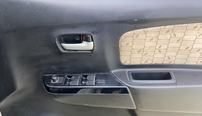 2017 Maruti Wagon R 1.0 VXI, Petrol, Manual, 62,890 km, Driver Side Door Panels Control