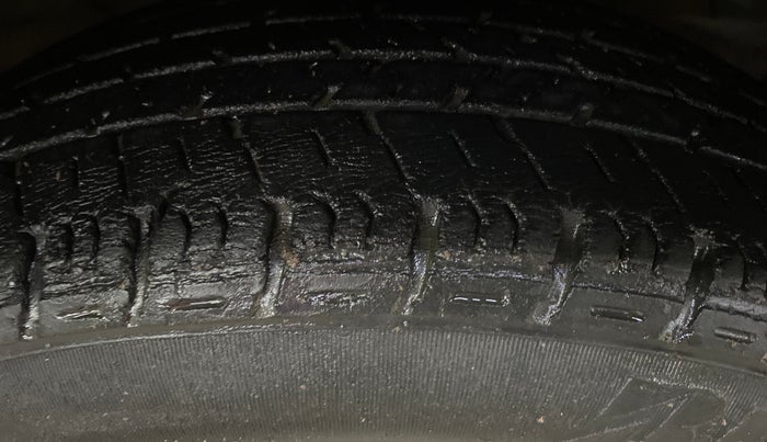 2015 Hyundai Grand i10 MAGNA 1.1 CRDI, Diesel, Manual, 84,611 km, Right Front Tyre Tread